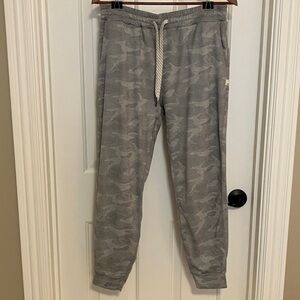 Vuori Performance Jogger in Heathered Gray Camo